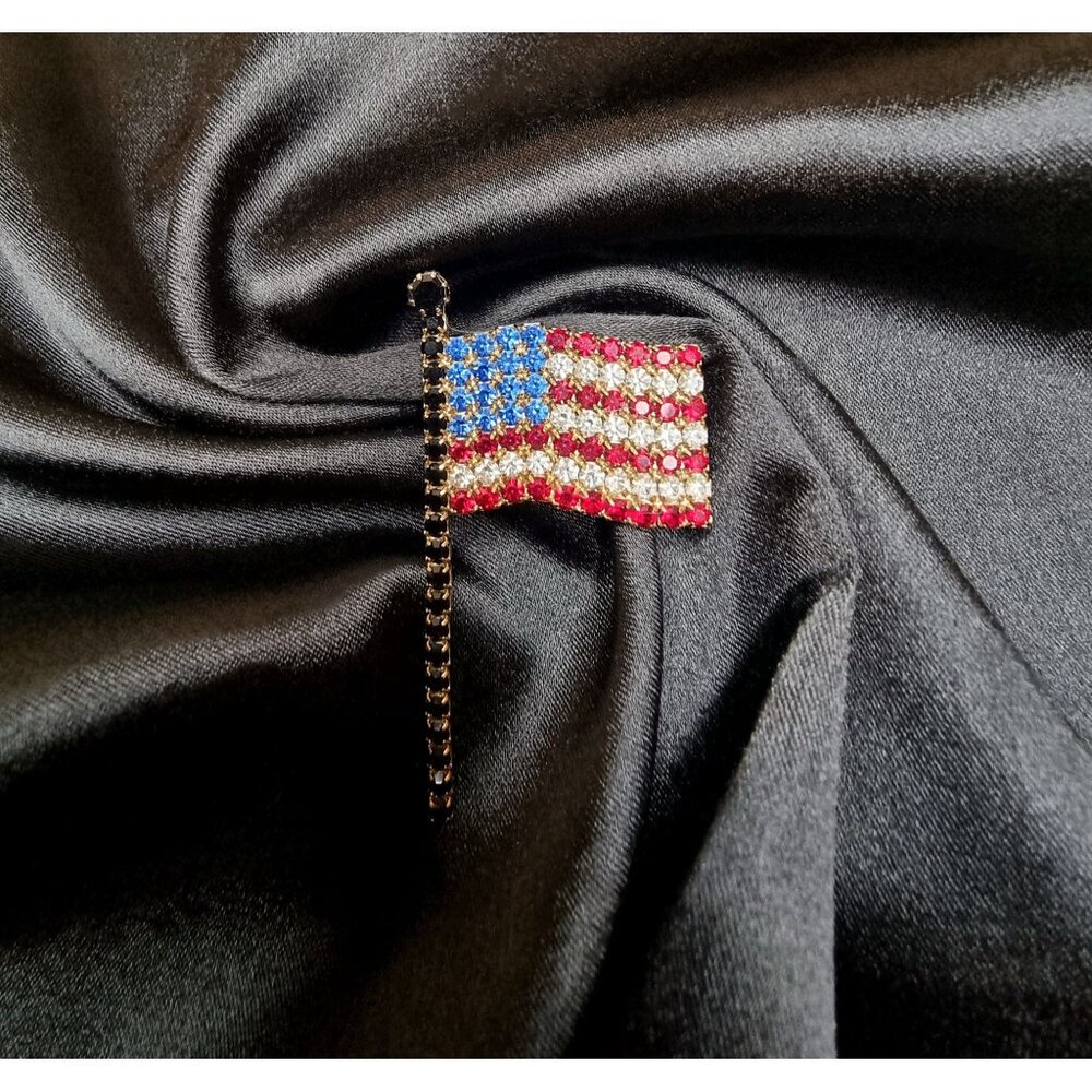 Vintage American Flag Rhinestone Brooch Pin Red White & Blue Gold-Tone Metal Pat